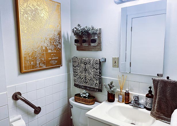 How to decorate a small bathroom to make the most of your space